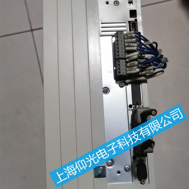 Lenze����9300ϵ���ŷ��(q��)�����S�ވ󾯴��a�@ʾOC1����:��·